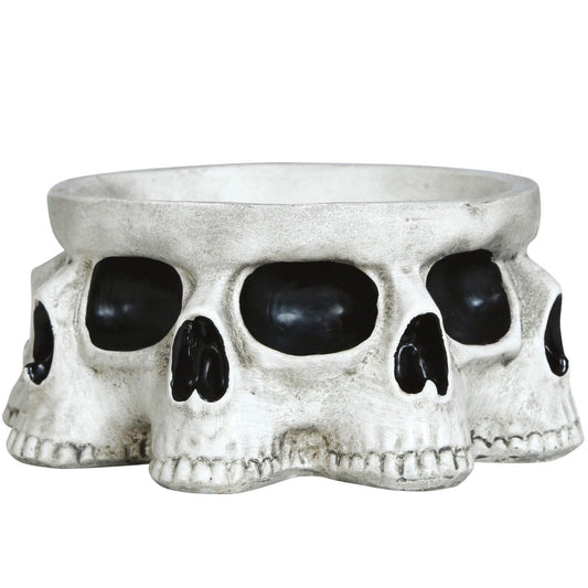 Schale mit finsteren Schädeln