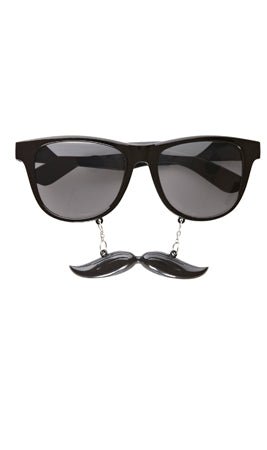 Brille mit Schnurrbart