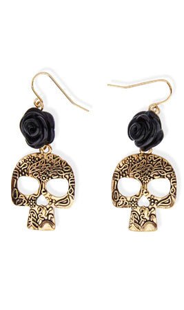Farbige Ohrringe mit Totenkopf