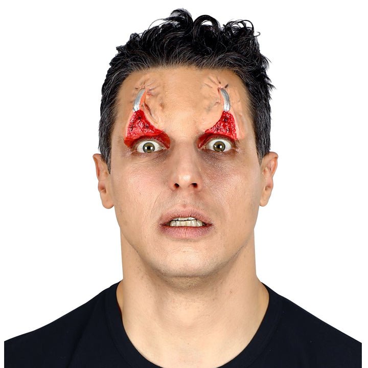 Angeheftete Augen aus Latex