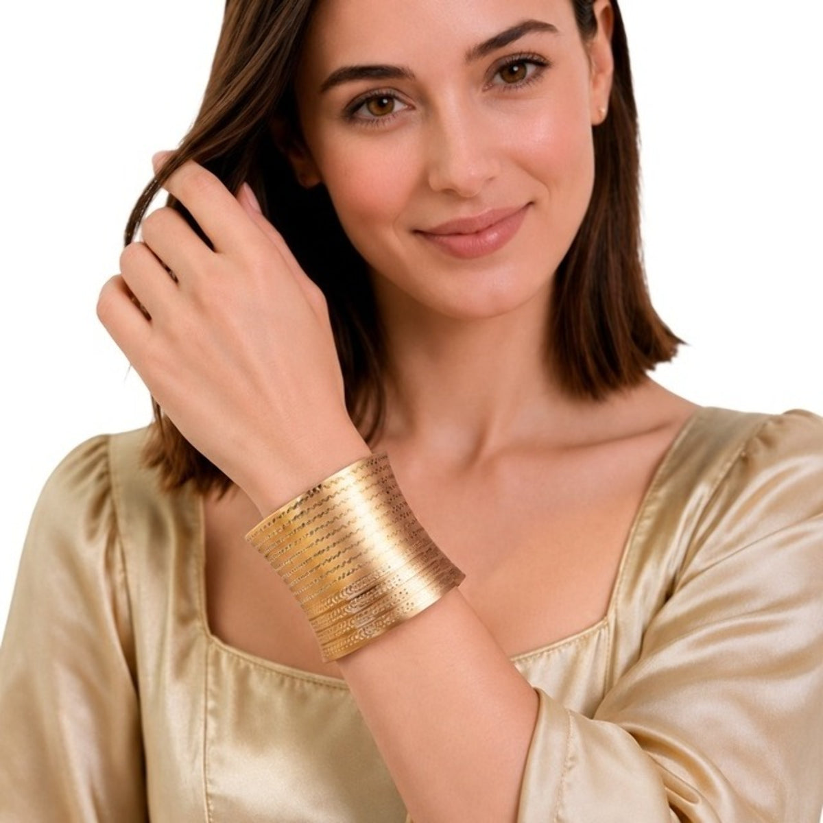 Graviertes goldenes Armband