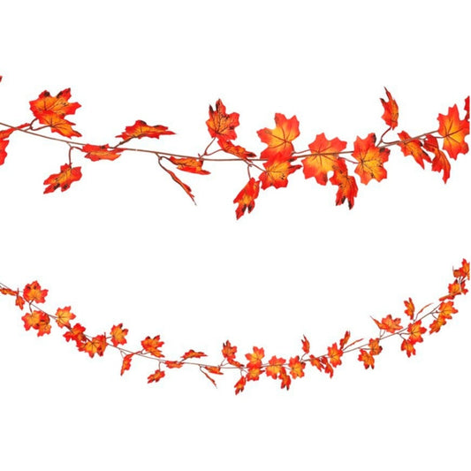 Girlande mit orangefarbenen Herbstblättern