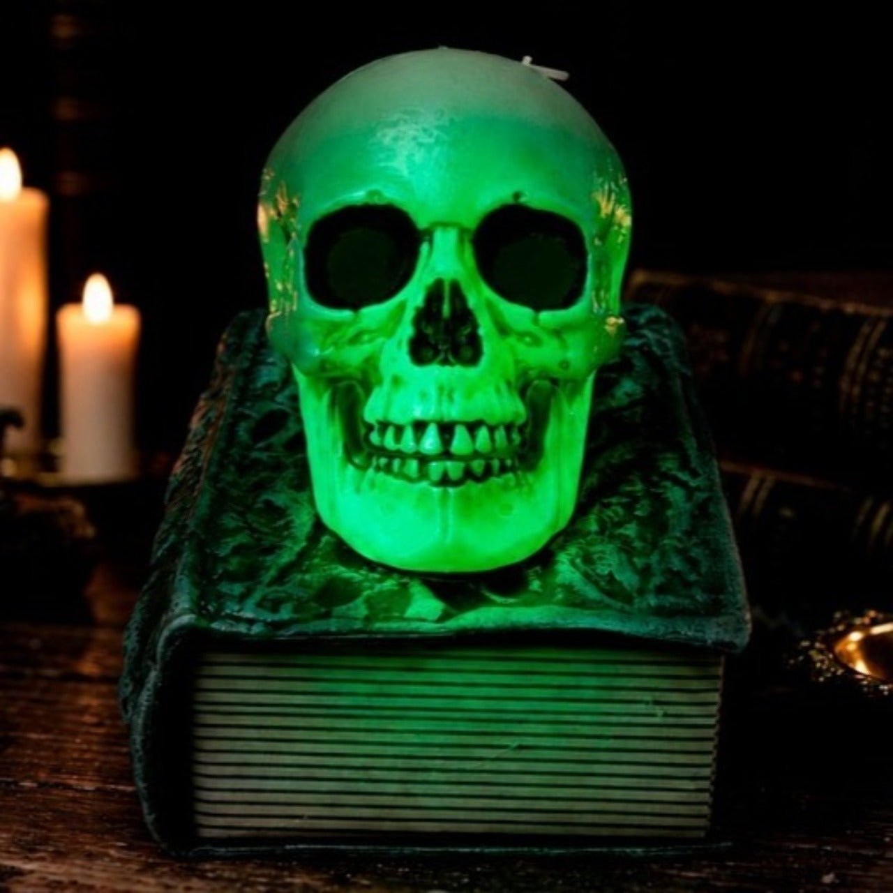 Leuchtendes Totenkopf-Buch
