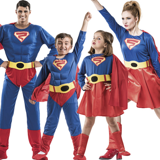 Disfraces en grupo de Superman y Supergirl